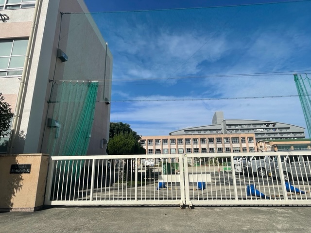 小学校　名古屋市立旭丘小学校（小学校）まで337m