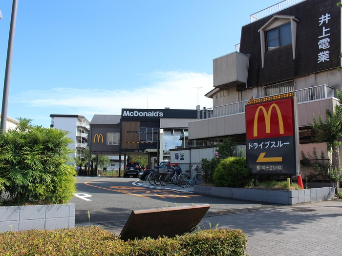飲食店　マクドナルド多摩ニュータウン通り店（飲食店）まで105m