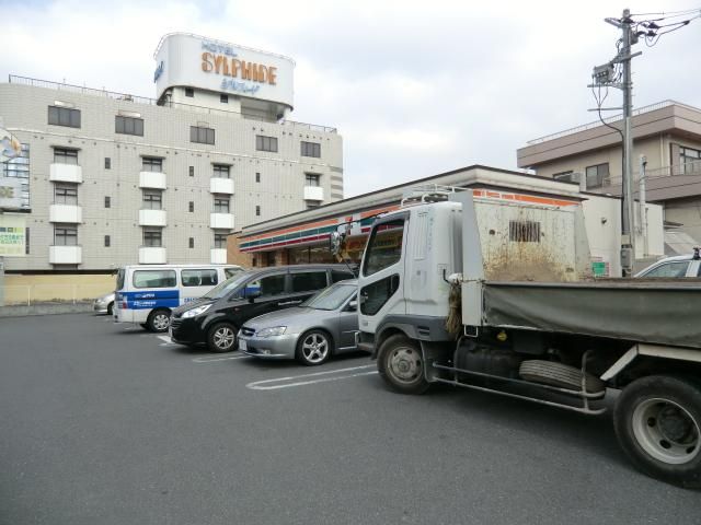 コンビニ　セブンイレブン（コンビニ）まで800m