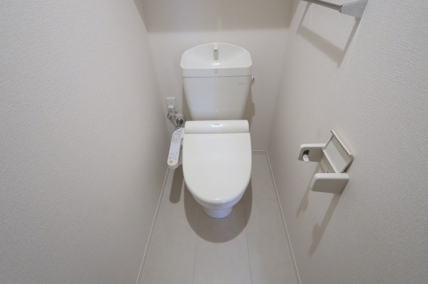 トイレ　温水シャワー付きトイレです