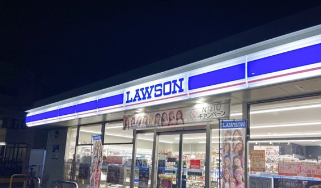コンビニ　ローソン 草加瀬崎五丁目店（コンビニ）まで125m