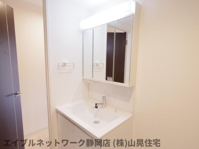 洗面設備　忙しい朝には欠かせない洗面所です