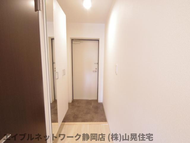 玄関　落ち着いた玄関です
