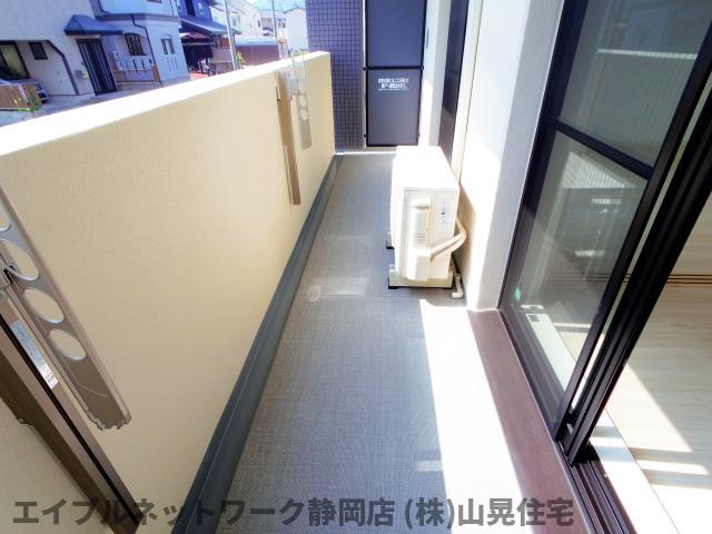バルコニー　陽当たり良好なバルコニーです