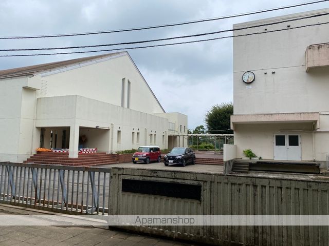 中学校　手代木中学校（中学校）まで2320m