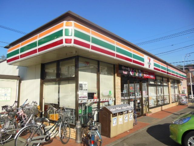 コンビニ　セブンイレブン（コンビニ）まで200m