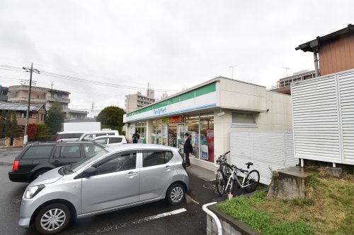 コンビニ　ファミリーマート　八王子堀之内店（コンビニ）まで295m