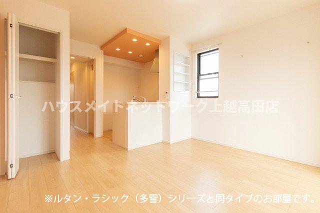 居室・リビング　LDK10帖（参考室内写真ルタン・ラシック（多雪）と同タイプ