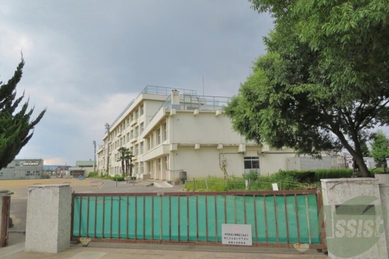小学校　仙台市立袋原小学校（小学校）まで75m