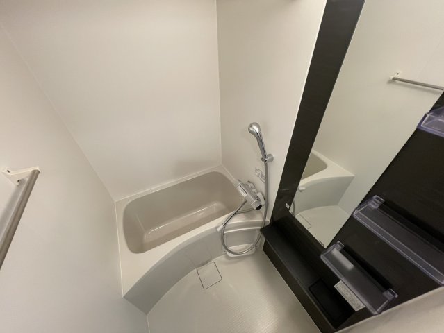 バス・シャワールーム　同物件別部屋写真