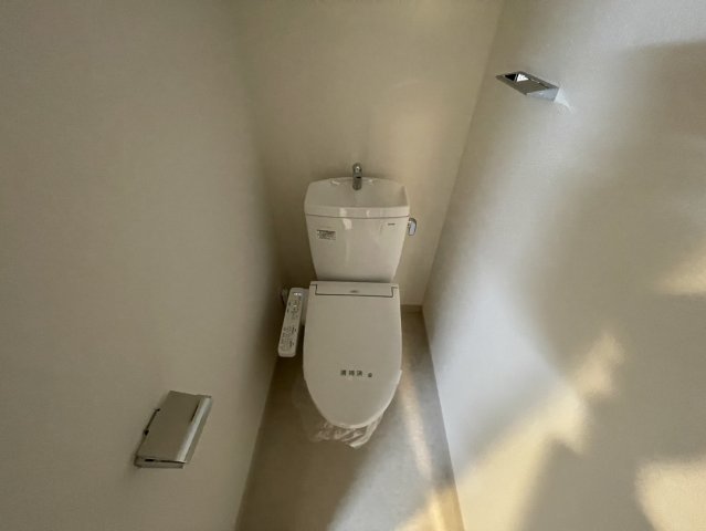 トイレ　同物件別部屋写真