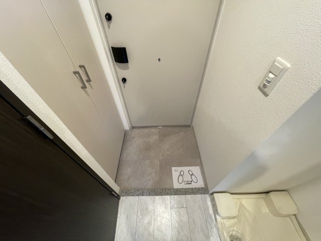 玄関　同物件別部屋写真