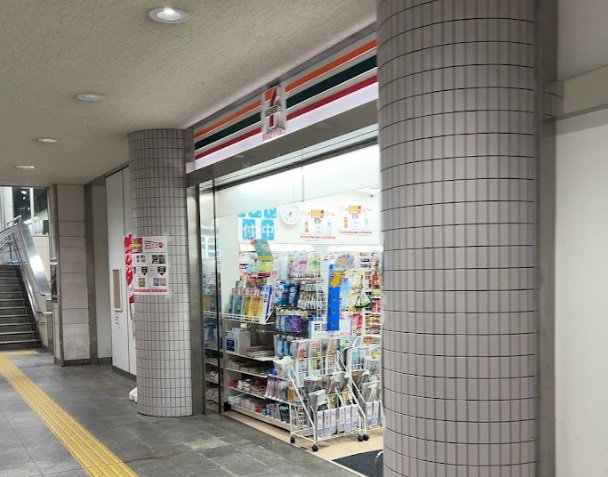 コンビニ　セブンイレブン ハートインJR西宮駅改札口店（コンビニ）まで453m