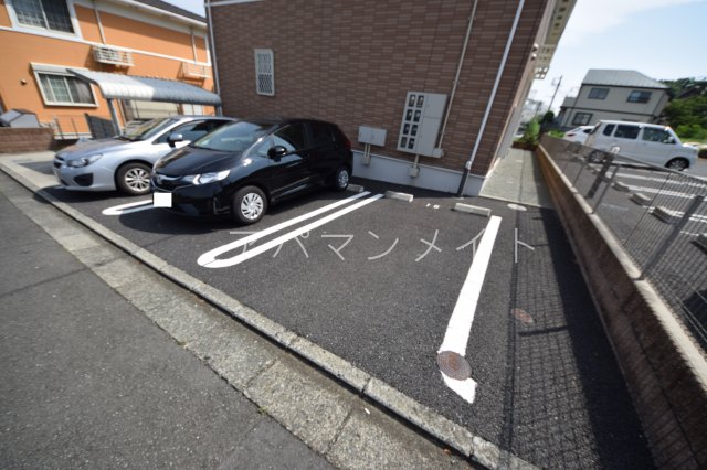 駐車場　駐車スペースです ！