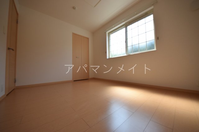 その他部屋・スペース　広くて明るい寝室