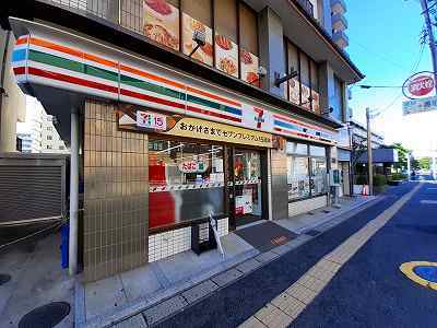 コンビニ　セブンイレブン（コンビニ）まで350m