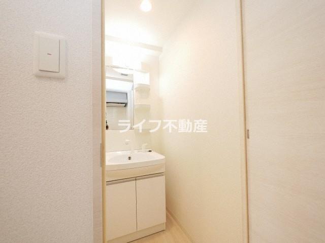 洗面設備　コンパクトで使いやすい洗面所