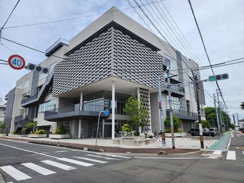 役所　つなーで（役所）まで581m