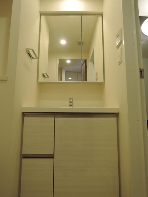 洗面設備　※写真は同タイプ住戸です。