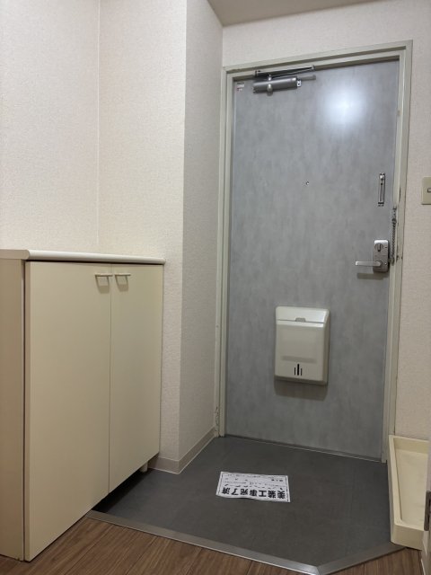 ウエストヒルズFUJIWOの玄関写真