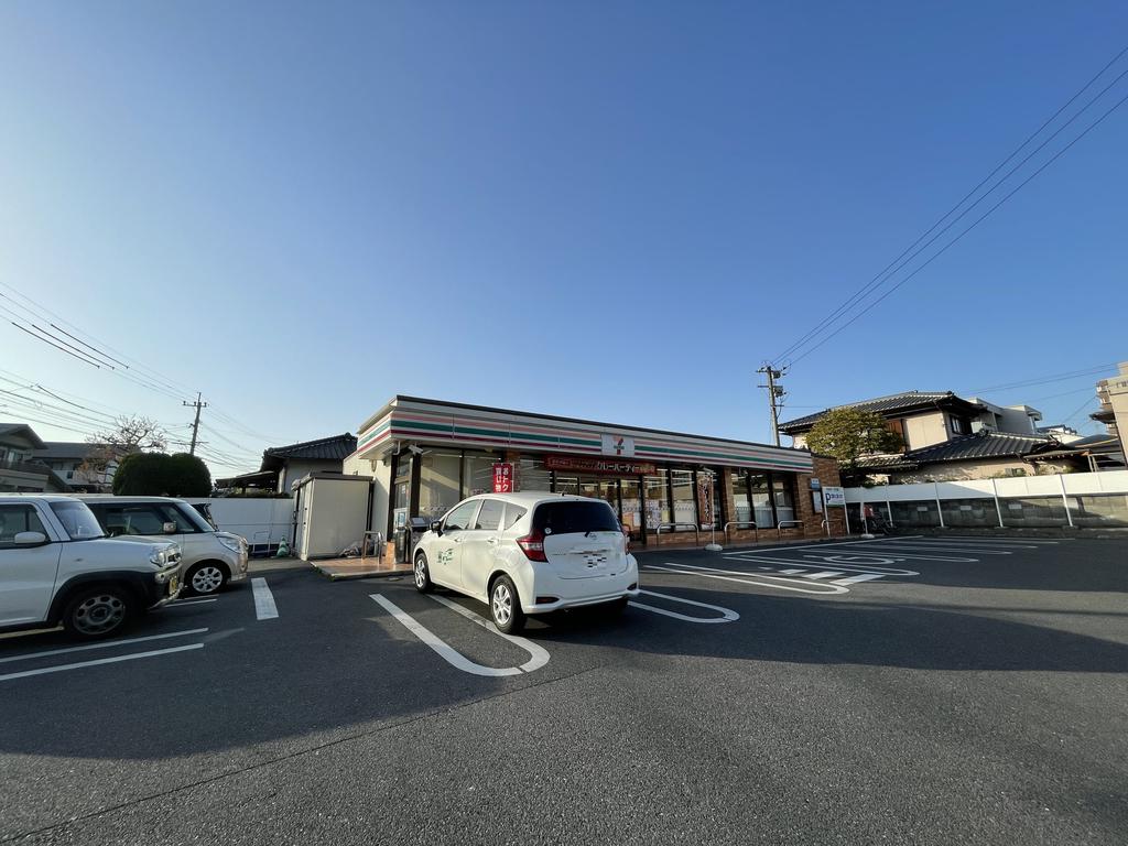 コンビニ　セブンイレブン八幡楠木店（コンビニ）まで609m