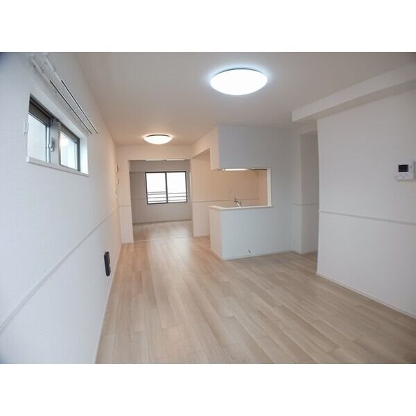 CASA SERENAの居間写真