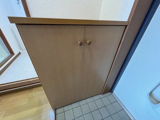 玄関　※別室同じ間取りの写真。現況を優先します。