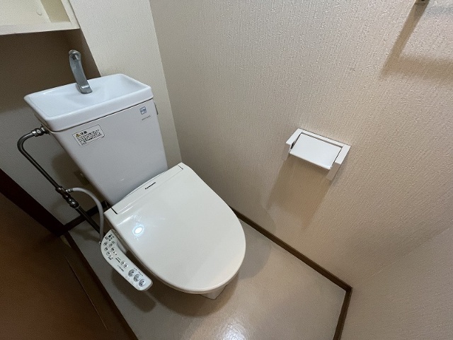 トイレ　※別室同じ間取りの写真。現況を優先します。