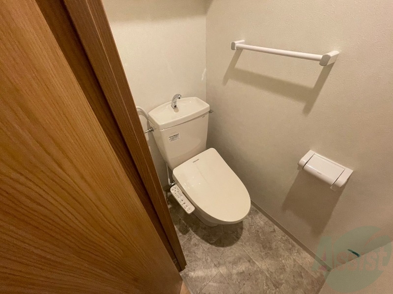 トイレ　こちらはトイレです。清潔感があり、安心して使用できます。