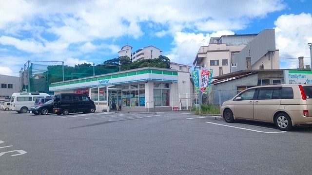 コンビニ　ファミマ名護大北5丁目店（コンビニ）まで950m