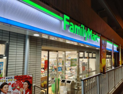 コンビニ　ファミリーマート 目黒三田通り店（コンビニ）まで2201m