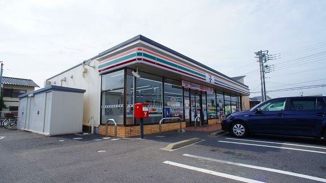 コンビニ　セブンイレブン（コンビニ）まで300m