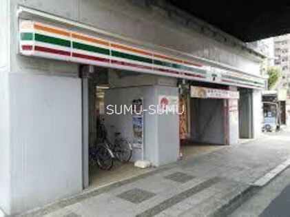 コンビニ　セブンイレブン京急ST黄金町店（コンビニ）まで230m