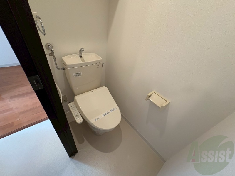 トイレ　ウォシュレット機能がついたトイレです。安心して使用できます。