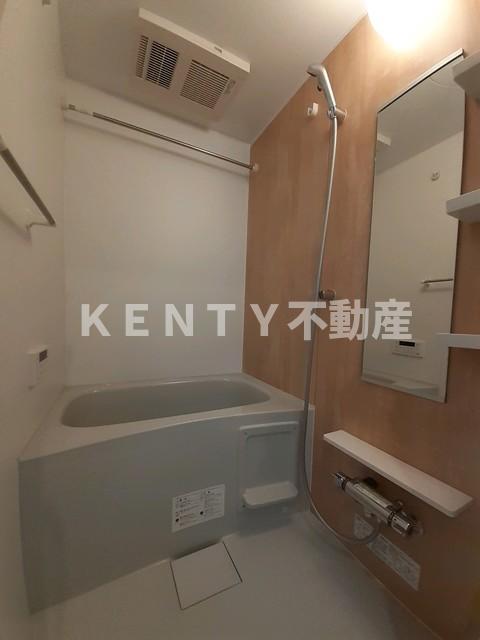 バス・シャワールーム　コンパクトで使いやすいお風呂です