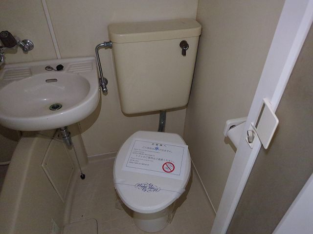 東急田園都市線 つきみ野駅 徒歩7分 2階建 築40年のトイレ写真