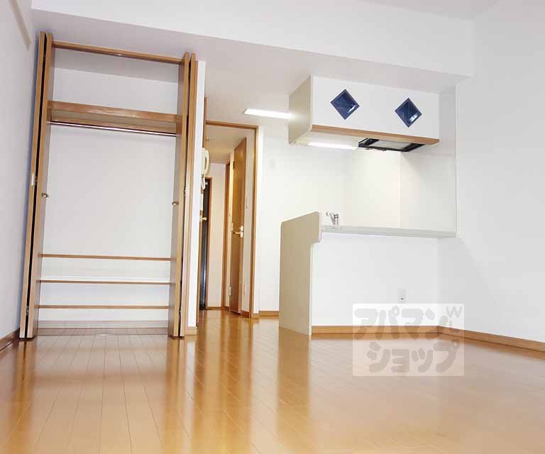プレサンス京都烏丸NEXTの居間写真
