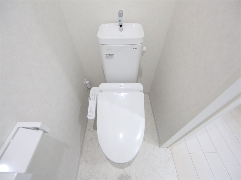地下鉄名城線 新瑞橋駅 徒歩5分 3階建 築8年のトイレ写真