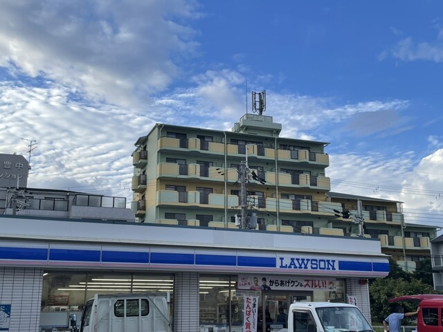 コンビニ　ローソン 東豊中町五丁目店（コンビニ）まで186m