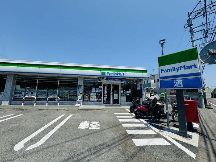 コンビニ　ファミリーマート 湘南松尾店（コンビニ）まで816m