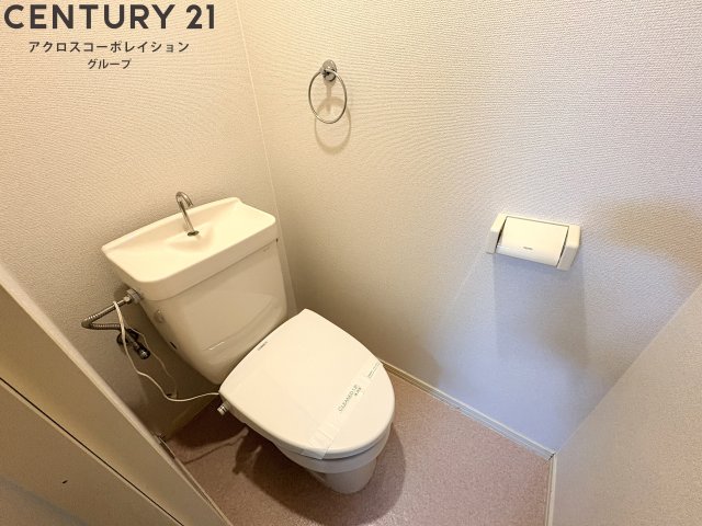 トイレ　温水洗浄便座付きのトイレです