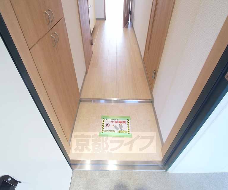 PINE館Vの玄関写真