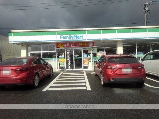 コンビニ　ファミリーマート弥生ヶ丘店（コンビニ）まで70m