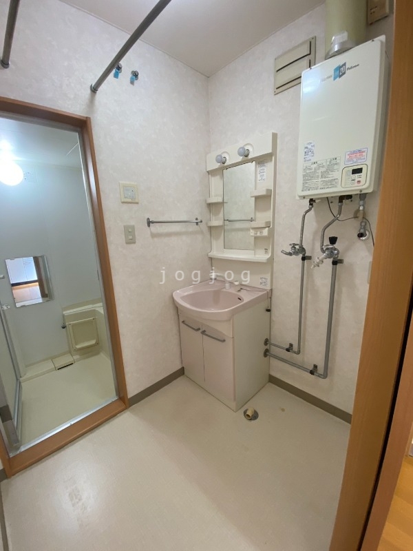 洗面設備　ゆとりのある脱衣所です★