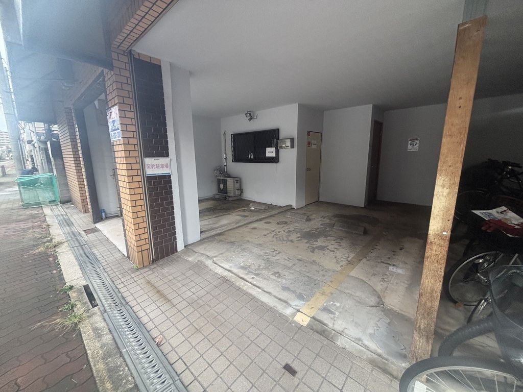 駐車場　駐車場