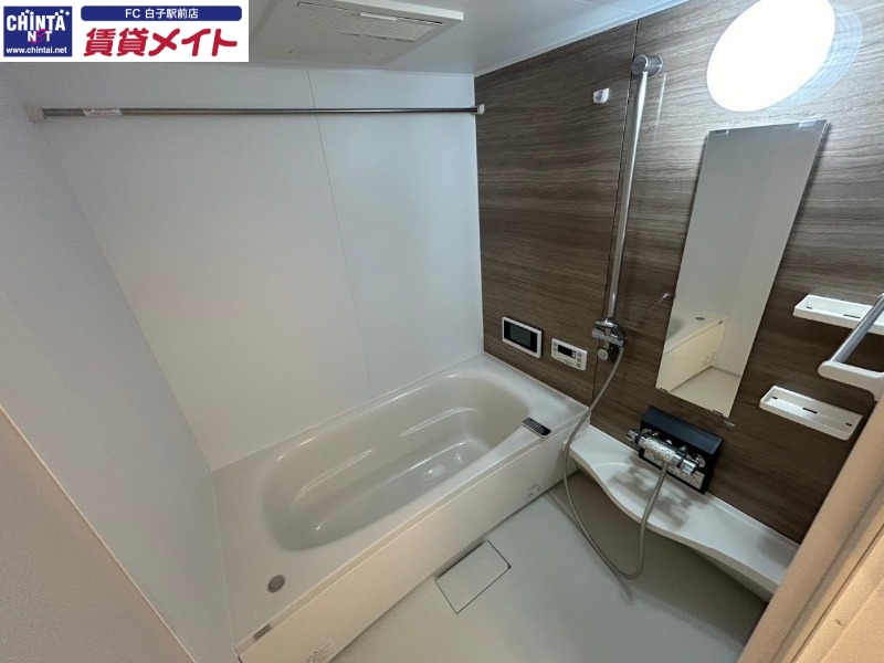 バス・シャワールーム　同物件別部屋のお写真です。