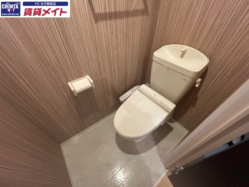 トイレ　同物件別部屋のお写真です。