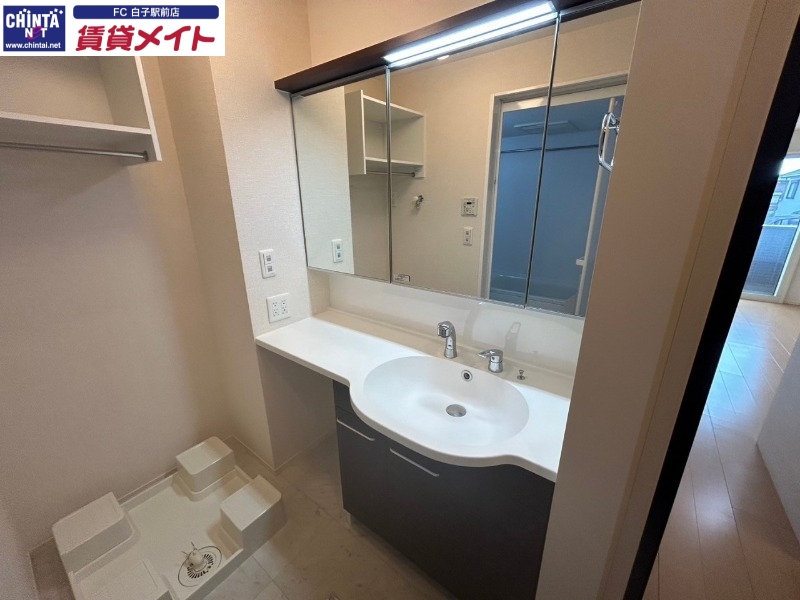 洗面設備　同物件別部屋のお写真です。