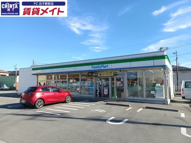 コンビニ　ファミリーマート津河芸町中別保店（コンビニ）まで439m