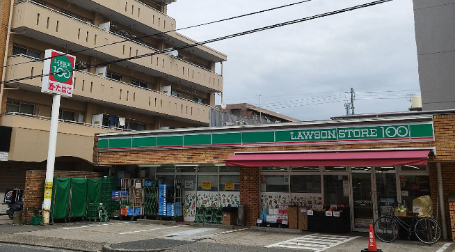 コンビニ　ローソンストア100 LS鶴里店（コンビニ）まで776m